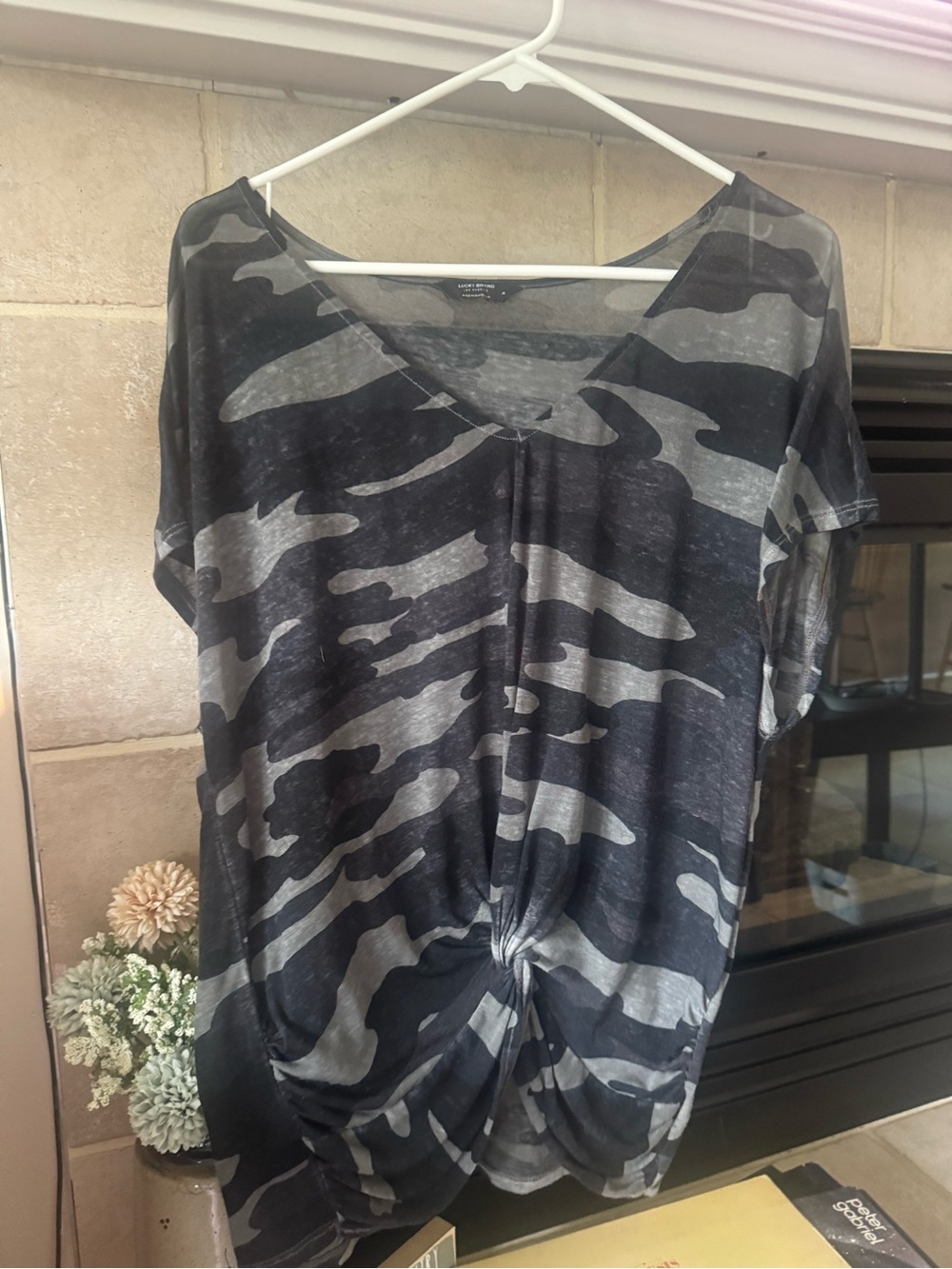 Lucky Brand Black & Gray Camo Twist-Front V-Neck Tee
